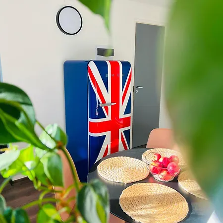 Bright Modern - Apartment