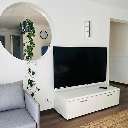 Bright Modern - Apartment *